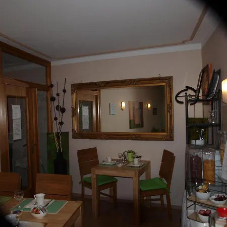 여관 Gaestehaus Engelgasse 헤르초게나우라흐